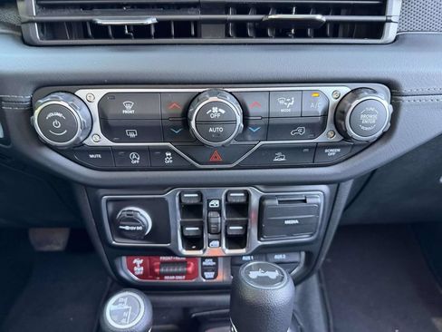 Used 2026 Jeep Wrangler Unlimited Rubicon AWD/4WD image 30