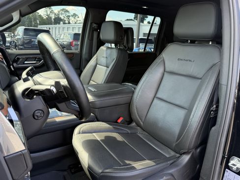 Used 2025 GMC Yukon XL Denali w/ Denali Reserve Package AWD/4WD image 7