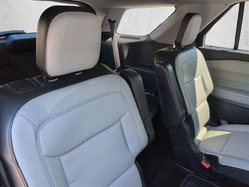 Used 2021 Ford Explorer XLT w/ Equipment Group 202A AWD/4WD image 22