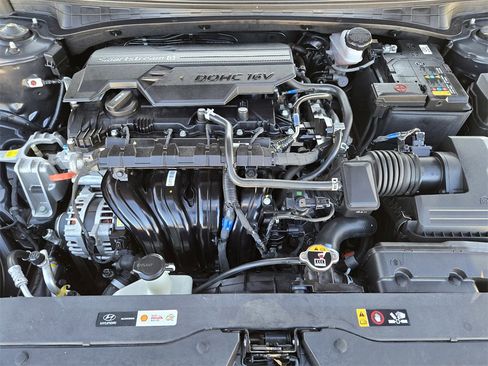 Used 2023 Hyundai Elantra Limited image 31