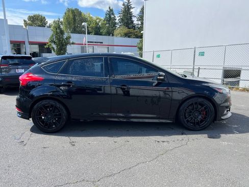 Used 2016 Ford Focus ST FWD image 3