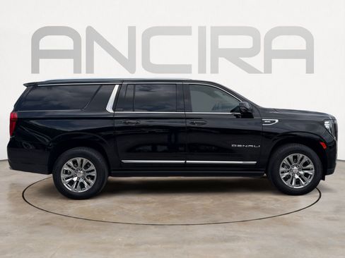 Used 2023 GMC Yukon XL Denali AWD/4WD image 11