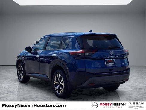 Used 2023 Nissan Rogue SV FWD image 2
