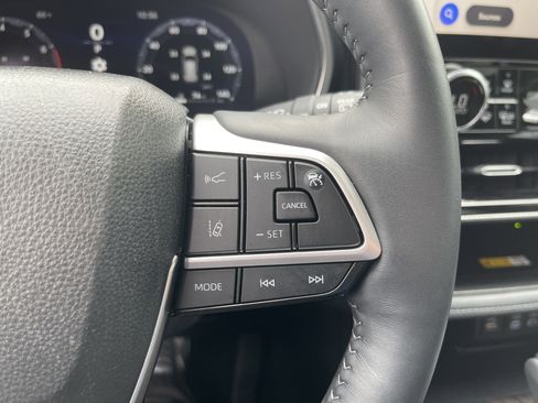 Used 2024 Toyota Highlander Platinum image 21