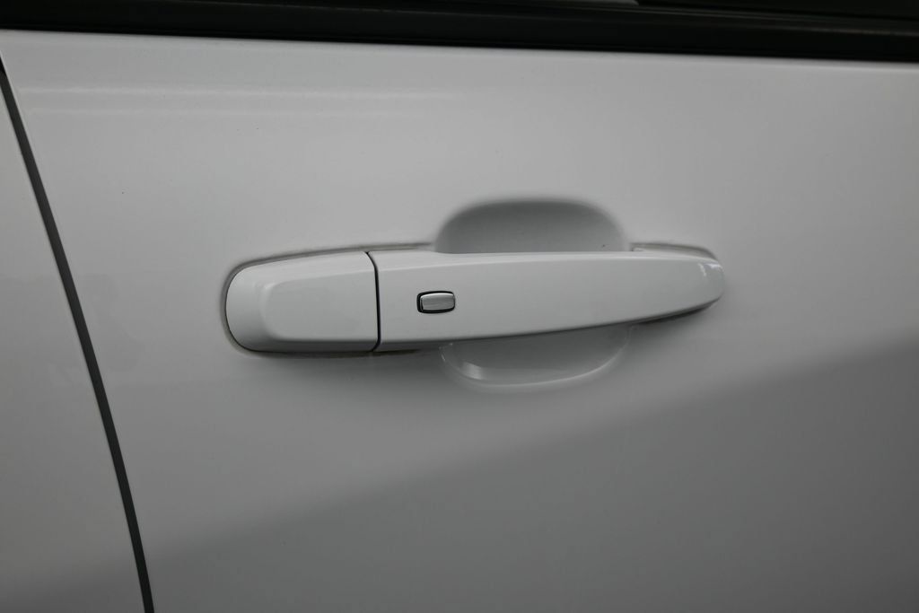 Used 2024 Chevrolet Equinox LS w/ Driver Confidence II Package FWD image 35