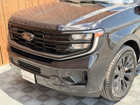 Used 2025 Ford Expedition Platinum w/ Stealth Appearance Package AWD/4WD image 21