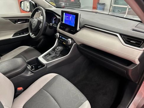 Certified 2025 Toyota RAV4 XLE FWD image 17