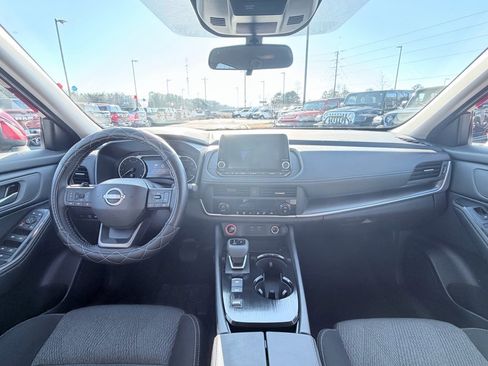 Used 2025 Nissan Rogue SV image 19