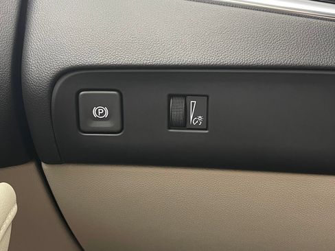 Used 2023 Buick Enclave Essence FWD image 22