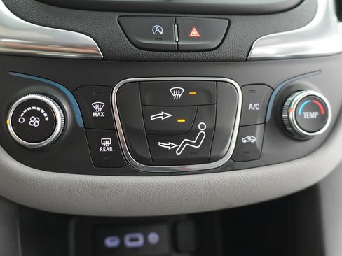 Used 2022 Chevrolet Equinox LS FWD image 20
