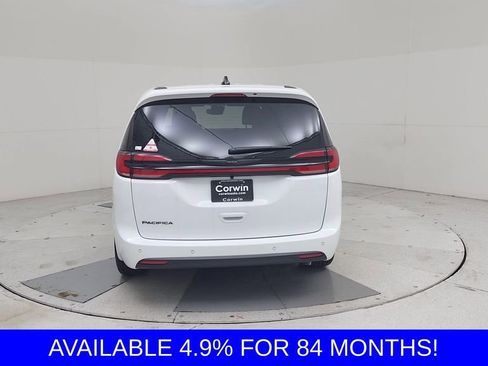 New 2026 Chrysler Pacifica Select image 12