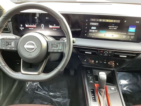 Used 2025 Nissan Kicks SR w/ SR Premium Package image 16