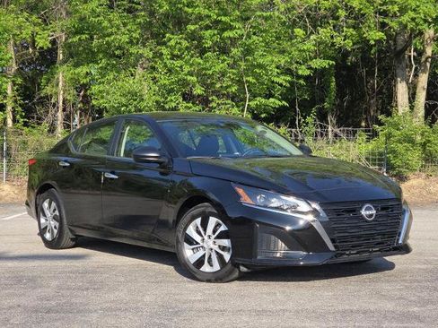 Certified 2025 Nissan Altima 2.5 S FWD image 1
