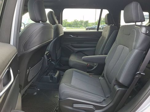 Used 2024 Jeep Grand Cherokee L Laredo w/ Luxury Tech Group I AWD/4WD image 10