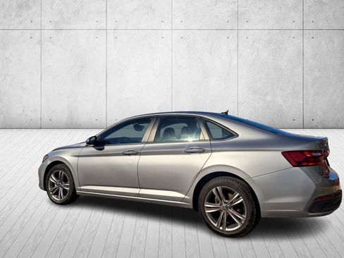 Used 2024 Volkswagen Jetta SE image 7