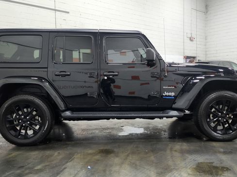 Used 2021 Jeep Wrangler Unlimited Sahara w/ Cold Weather Group image 15