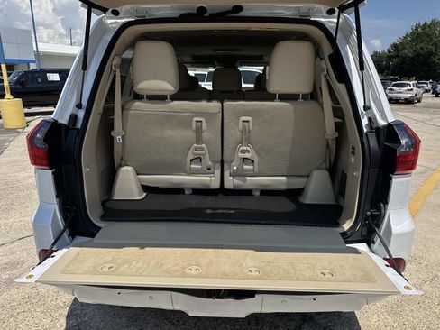 Used 2021 Lexus LX 570 4WD w/ Luxury Package image 15