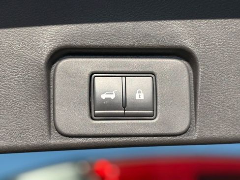 Used 2023 Nissan Rogue SL w/ SL Premium Package image 11