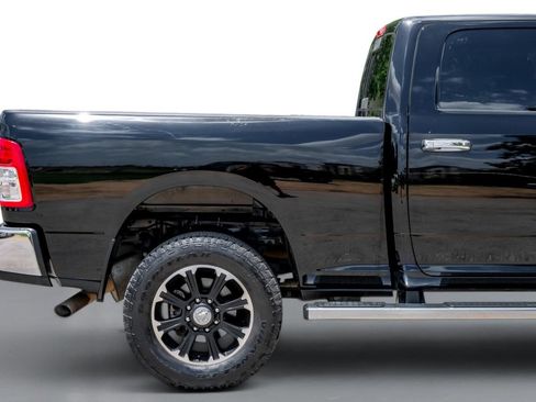 Used 2024 RAM 2500 Tradesman w/ Chrome Appearance Group AWD/4WD image 6