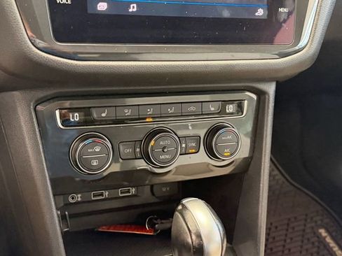 Used 2018 Volkswagen Tiguan SEL AWD/4WD image 18