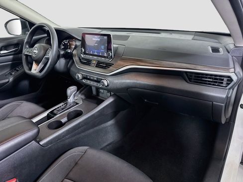 Used 2025 Nissan Altima 2.5 SV FWD image 30