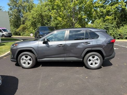 Used 2021 Toyota RAV4 XLE AWD/4WD image 6