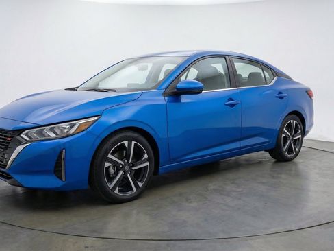 Used 2025 Nissan Sentra SV FWD image 3