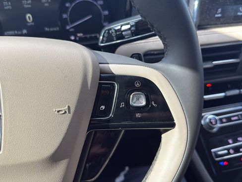 Used 2022 Lincoln Corsair FWD image 14