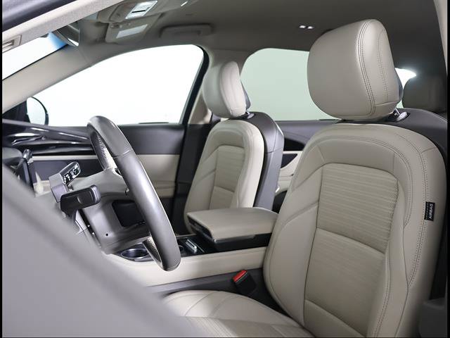 Used 2024 Lincoln Nautilus Reserve AWD/4WD image 7