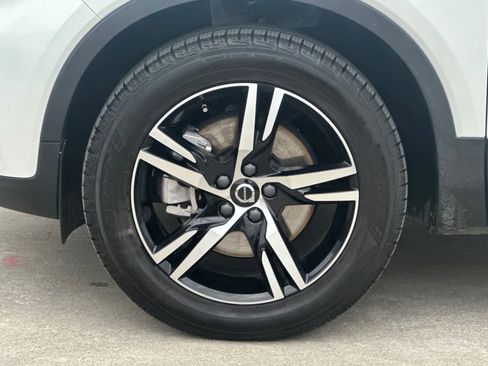 Used 2023 Volvo XC40 B4 Core w/ Convenience Package image 36