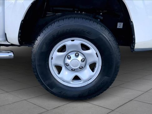 Used 2018 Toyota Tacoma SR image 10