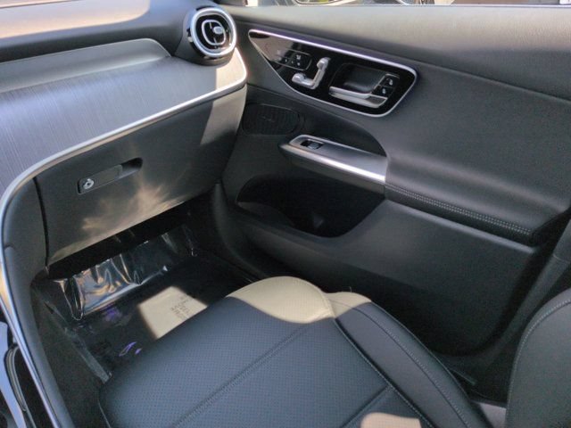 Used 2026 Mercedes-Benz GLC 300 image 17