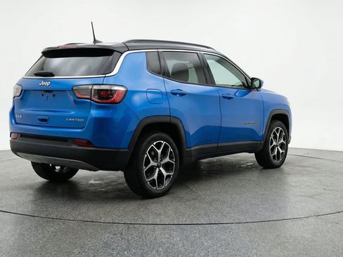 Used 2025 Jeep Compass Limited AWD/4WD image 9
