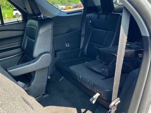 Used 2023 Ford Explorer XLT w/ Equipment Group 202A AWD/4WD image 21