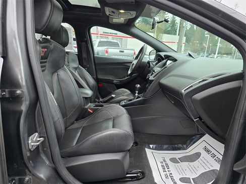 Used 2017 Ford Focus ST w/ Equipment Group 402A image 11