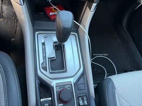 Used 2019 Subaru Forester Premium AWD/4WD image 8