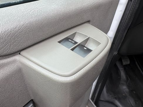 Used 2017 Chevrolet Express 3500 RWD image 24