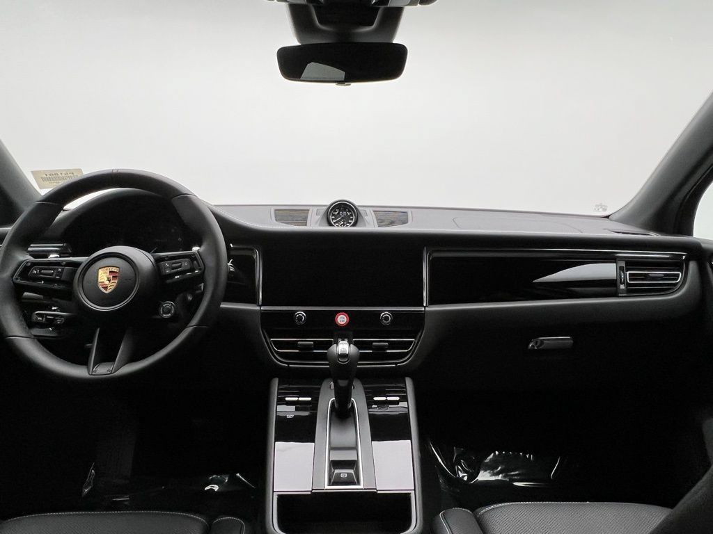 Used 2026 Porsche Macan AWD/4WD image 6