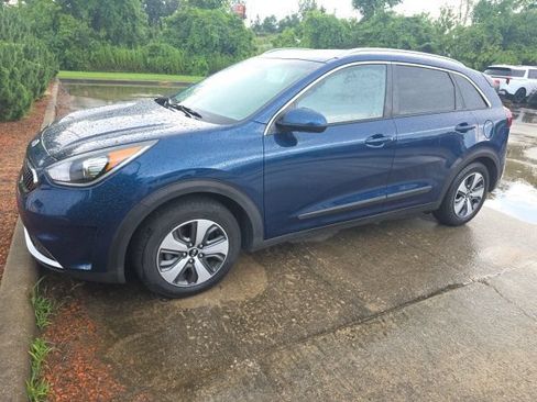 Used 2018 Kia Niro LX FWD image 3