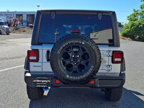 Used 2023 Jeep Wrangler Unlimited w/ Cold Weather Group AWD/4WD image 6