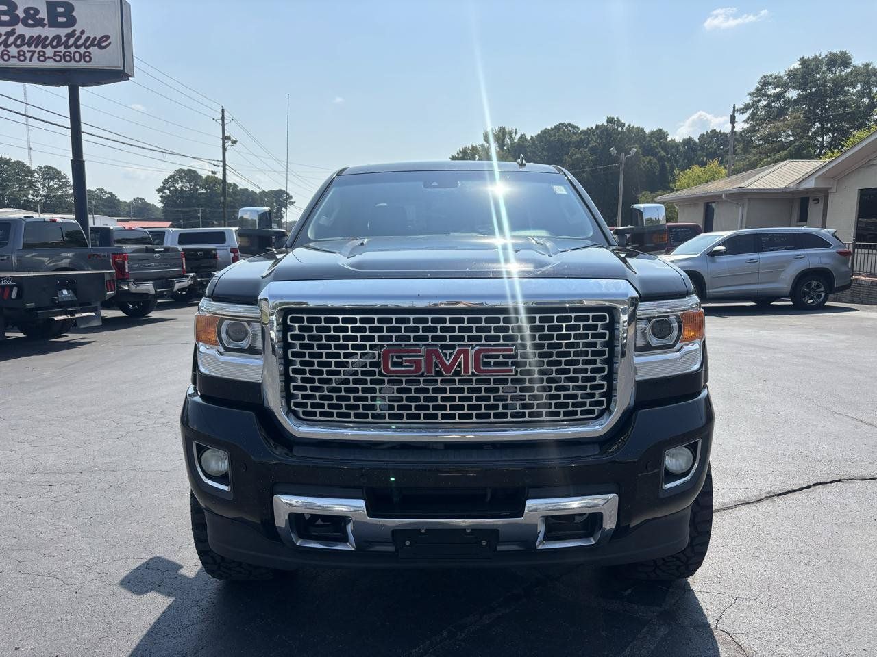 Used 2015 GMC Sierra 2500 Denali w/ Duramax Plus Package AWD/4WD image 2