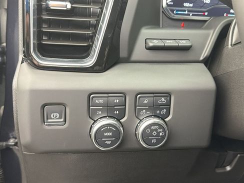 Used 2025 GMC Sierra 3500 Denali w/ Denali Reserve Package image 24