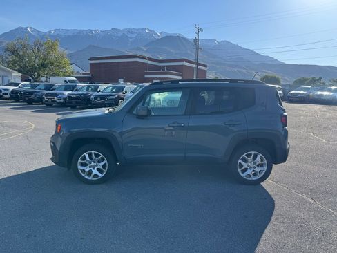 Used 2017 Jeep Renegade Latitude w/ Trailer Tow Group AWD/4WD image 2