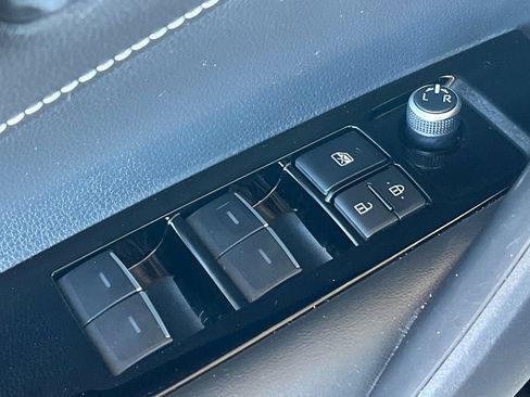 Used 2021 Toyota Corolla SE image 14