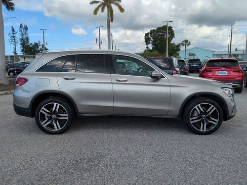 Used 2021 Mercedes-Benz GLC 300 image 4