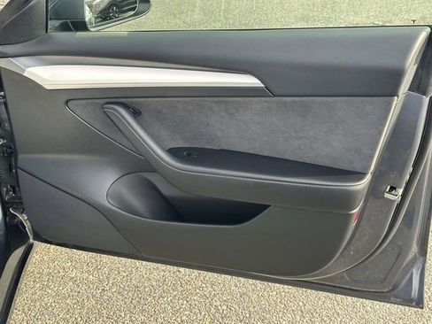 Used 2022 Tesla Model 3 Standard Range image 8
