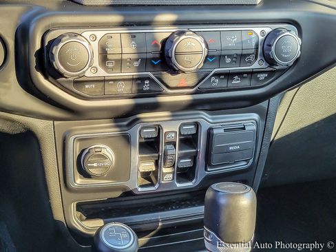 Used 2021 Jeep Gladiator Overland w/ Popular Equipment Package image 24