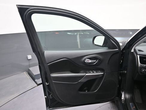 Used 2020 Jeep Cherokee Limited AWD/4WD image 12
