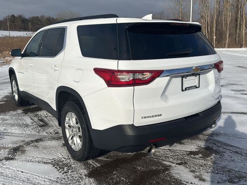 Used 2021 Chevrolet Traverse LT image 3