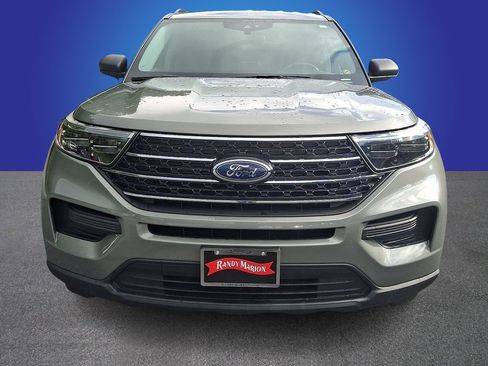 Used 2020 Ford Explorer XLT w/ Comfort Package AWD/4WD image 2